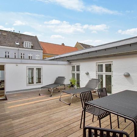 Central 3-Bedroom Apartment With A Big Terrace And Fitness Room Aalborg Esterno foto