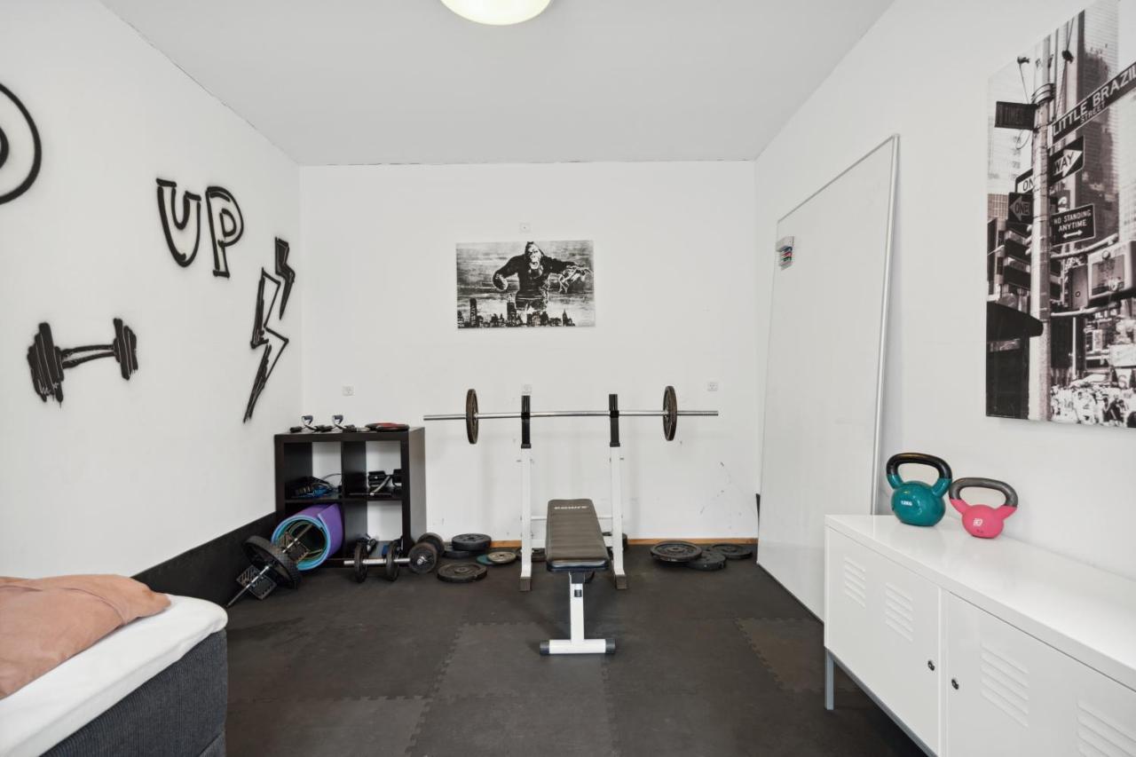 Central 3-Bedroom Apartment With A Big Terrace And Fitness Room Aalborg Esterno foto