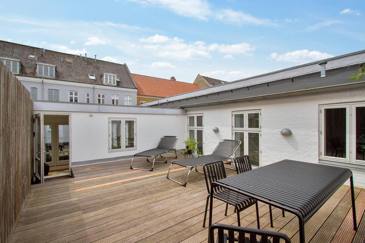 Central 3-Bedroom Apartment With A Big Terrace And Fitness Room Aalborg Esterno foto