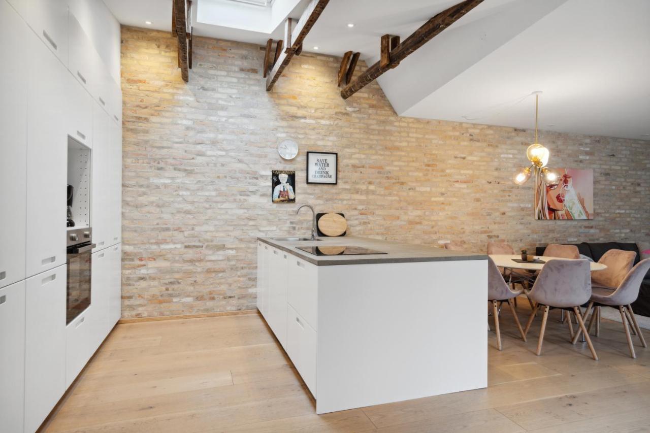 Central 3-Bedroom Apartment With A Big Terrace And Fitness Room Aalborg Esterno foto