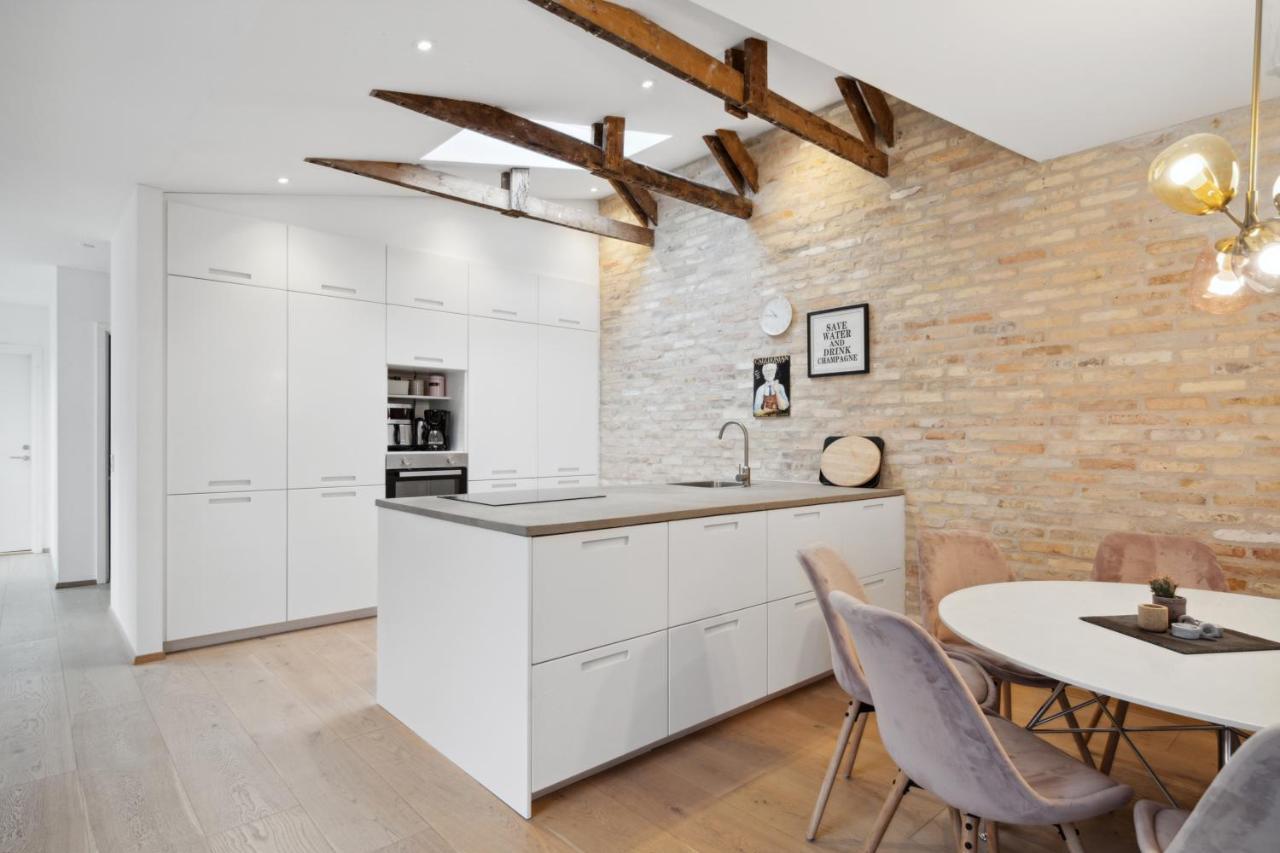 Central 3-Bedroom Apartment With A Big Terrace And Fitness Room Aalborg Esterno foto